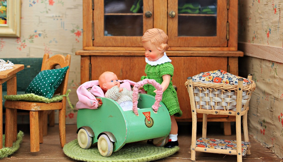 Não quero ter filhos: uma boneca com seu bebê
